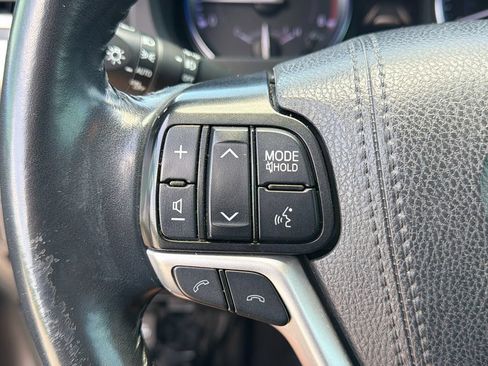 Used 2019 Toyota Highlander XLE FWD image 26