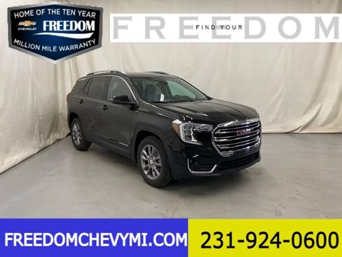 Used 2024 GMC Terrain SLT AWD/4WD image 1
