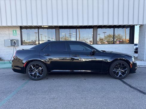 Used 2021 Chrysler 300 Touring w/ Sport Appearance Package image 27