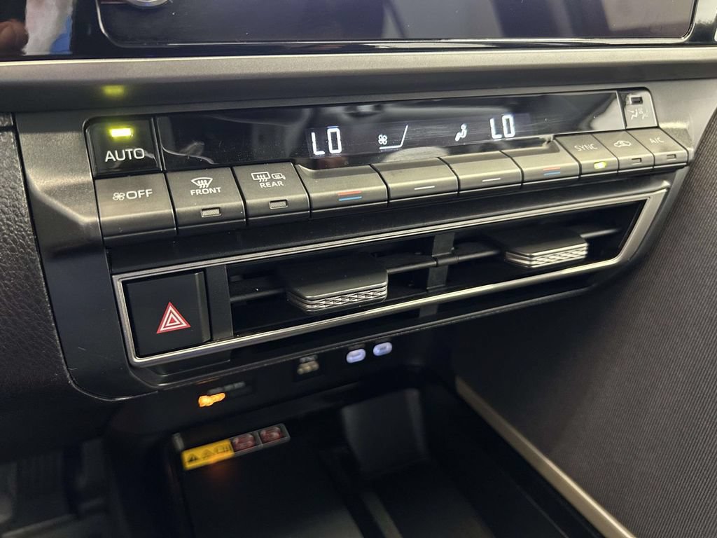 Used 2025 Toyota Camry LE FWD image 24