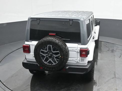 New 2026 Jeep Wrangler Unlimited Sahara w/ Rockslide Package AWD/4WD image 31