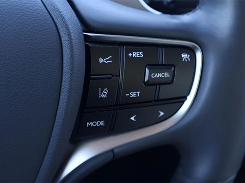 Used 2022 Lexus ES 300h w/ Luxury Package image 21