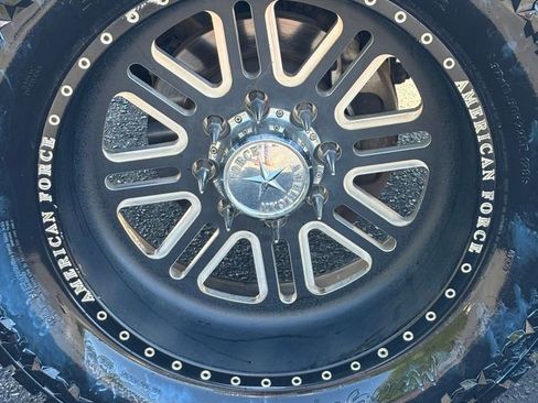 Used 2017 GMC Sierra 2500 Denali w/ Duramax Plus Package AWD/4WD image 10