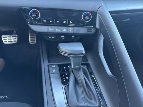 Certified 2025 Hyundai Elantra Sport image 18
