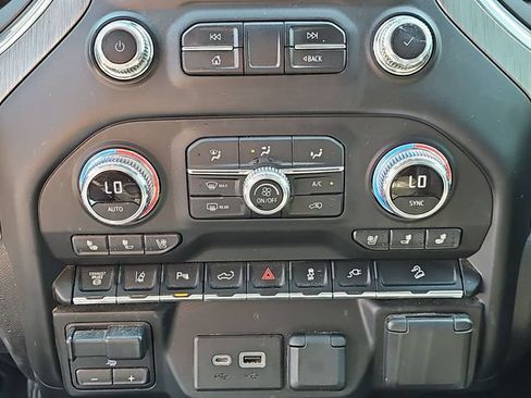 Used 2020 GMC Sierra 2500 Denali w/ Denali Ultimate Package AWD/4WD image 26