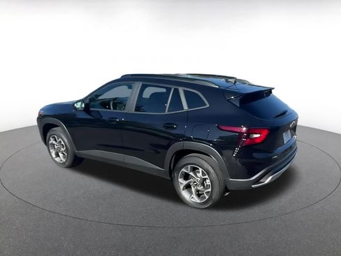 Used 2025 Chevrolet Trax LT image 11