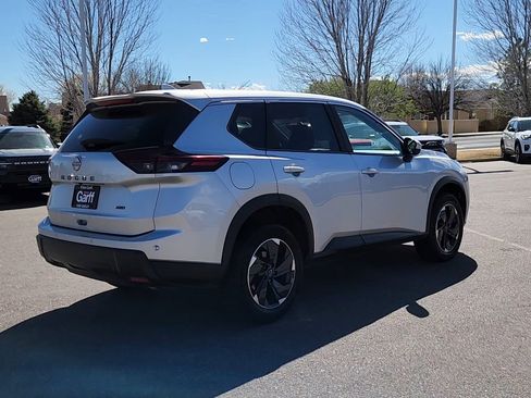 Used 2025 Nissan Rogue SV AWD/4WD image 14