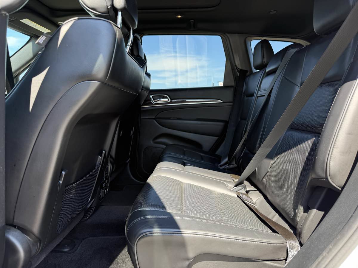 Used 2018 Jeep Grand Cherokee Overland AWD/4WD image 11