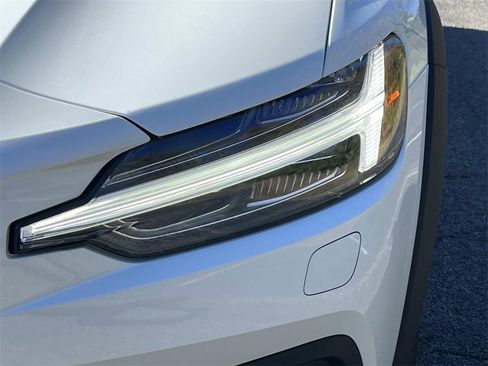 New 2026 Volvo V60 B5 Cross Country Ultra w/ Climate Package image 9