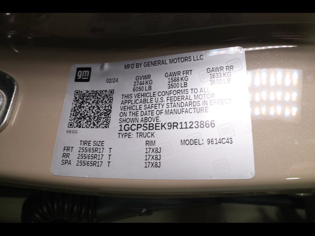 Used 2024 Chevrolet Colorado W/T w/ Safety Package RWD image 32