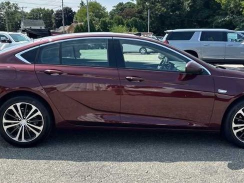Used 2019 Buick Regal Essence w/ Driver Confidence Package I FWD image 4