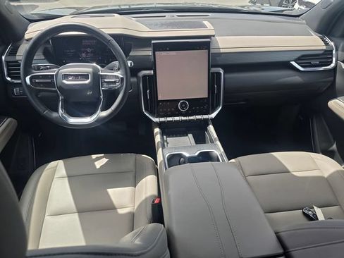 Used 2025 GMC Acadia Elevation w/ Elevation Premium Package FWD image 16
