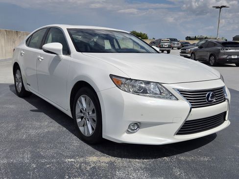 Used 2014 Lexus ES 300h w/ Luxury Package w/Bamboo Trim FWD image 6