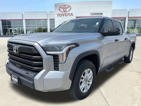 Used 2022 Toyota Tundra SR5 w/ SR5 Convenience Package AWD/4WD image 7
