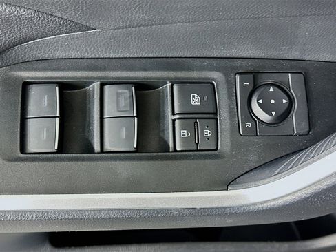 Used 2025 Toyota RAV4 XLE image 15