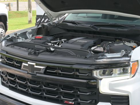 Used 2023 Chevrolet Silverado 1500 LT Trail Boss AWD/4WD image 9