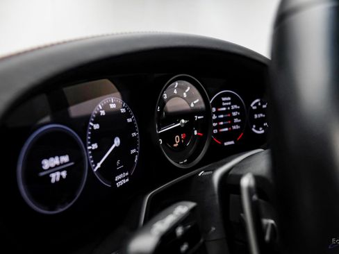 Used 2024 Porsche 911 Carrera w/ Premium Package image 29