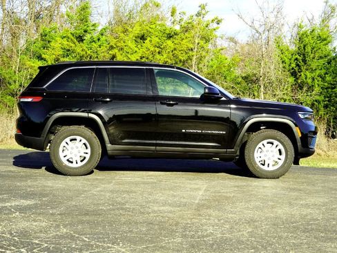 New 2025 Jeep Grand Cherokee Laredo image 5
