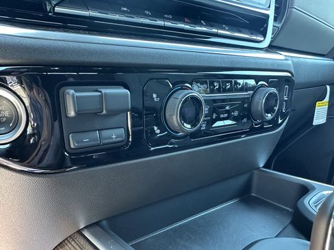 New 2026 Chevrolet Silverado 1500 LT w/ Z71 Off-Road Package AWD/4WD image 16