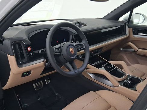 New 2025 Porsche Cayenne E-Hybrid image 4