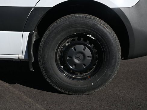 Used 2025 Mercedes-Benz Sprinter 2500 image 32