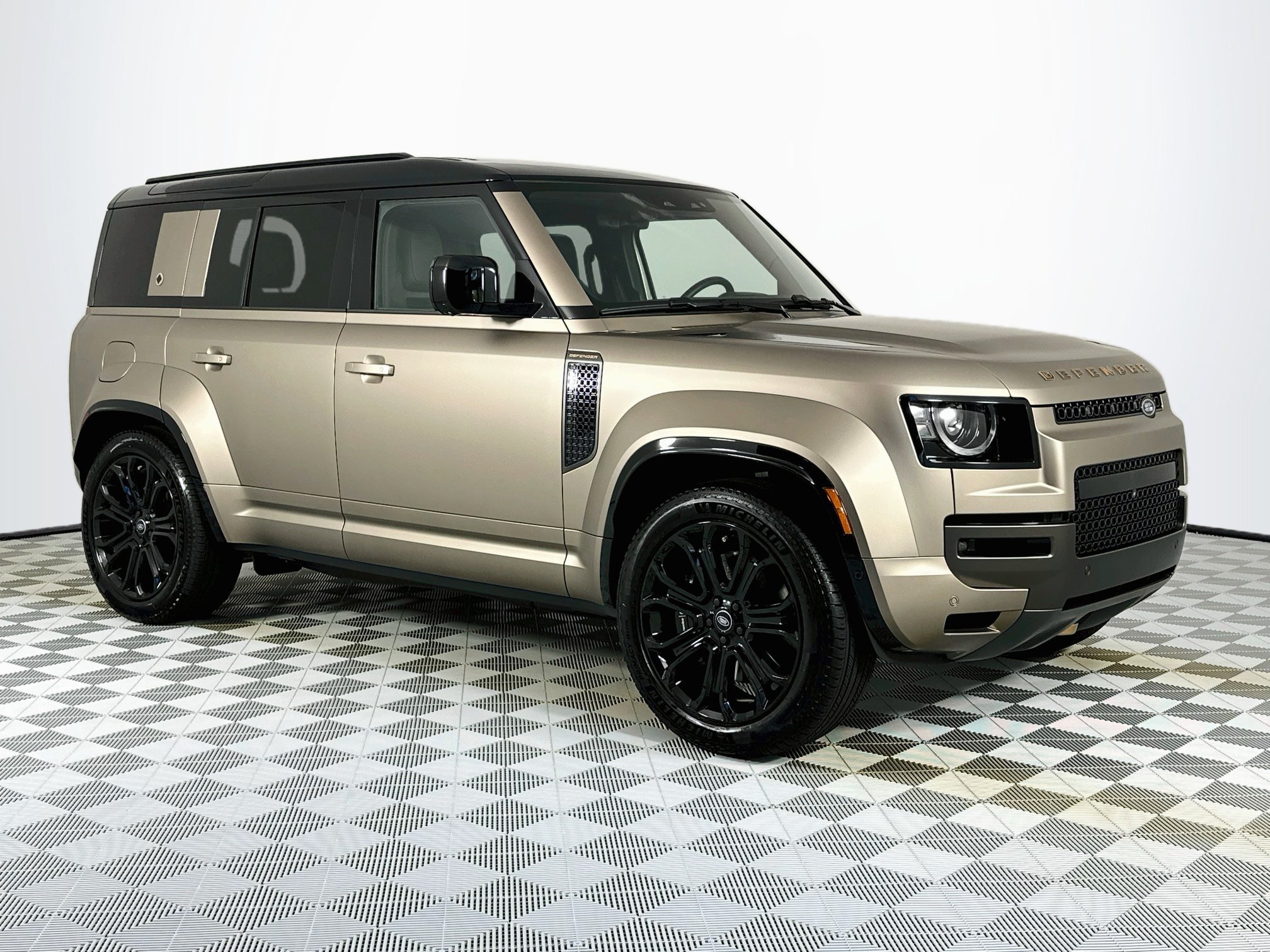 Certified 2025 Land Rover Defender 110 AWD/4WD image 3