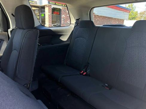 Used 2016 GMC Acadia SLE image 18