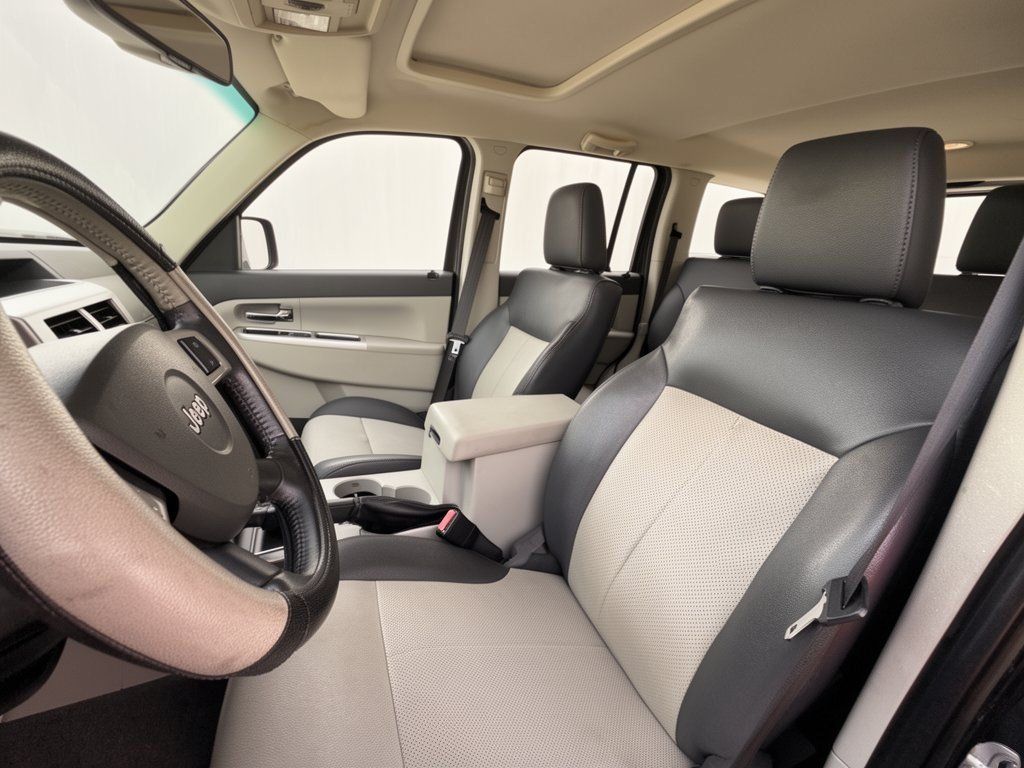 Used 2008 Jeep Liberty Limited w/ Premium Group II AWD/4WD image 5