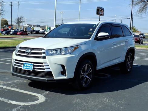 Used 2019 Toyota Highlander LE image 4