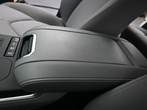 Used 2022 Toyota Highlander LE image 33