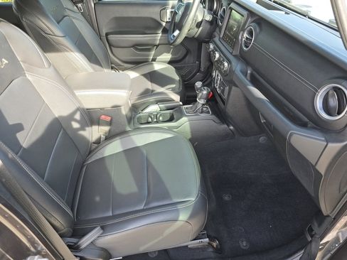 Used 2018 Jeep Wrangler Unlimited Sahara image 27