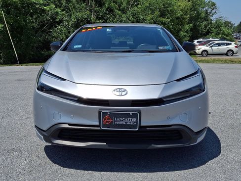 Used 2025 Toyota Prius LE FWD image 2