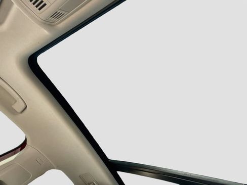 Used 2018 Volkswagen Tiguan SE w/ Panoramic Sunroof Package AWD/4WD image 28