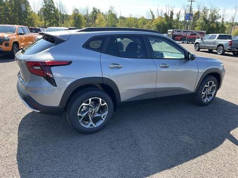 New 2026 Chevrolet Trax LT w/ Driver Confidence Package image 6