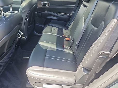 Certified 2022 Kia Sorento S w/ Panoramic Sunroof Package AWD/4WD image 32