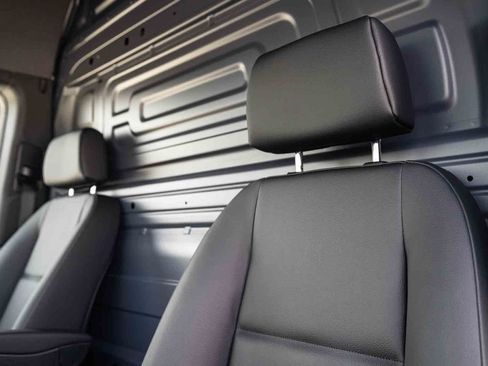 Used 2025 Mercedes-Benz Sprinter 2500 image 8