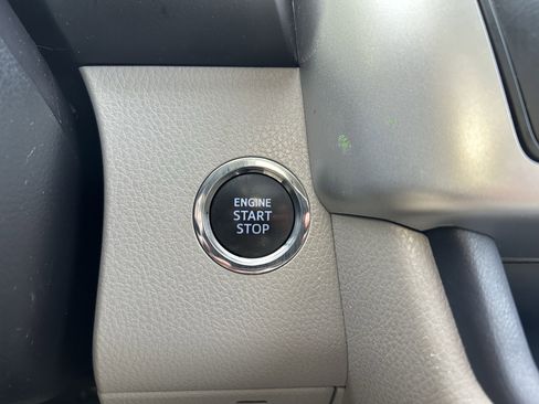 Used 2019 Toyota Highlander Limited image 16