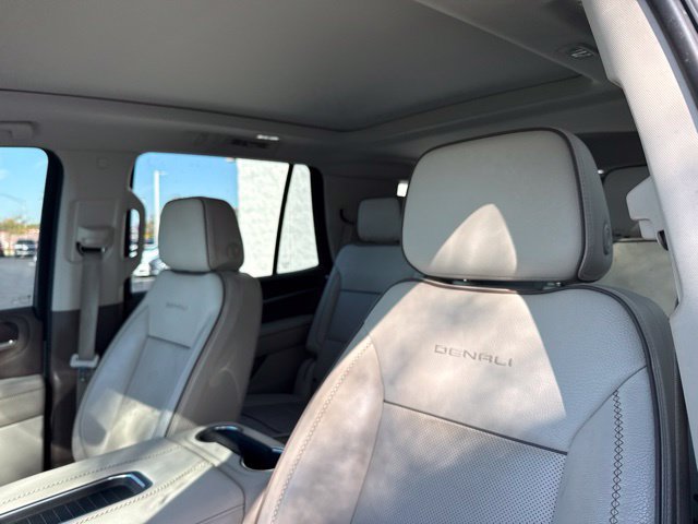 Used 2021 GMC Yukon Denali w/ Denali Premium Package AWD/4WD image 16