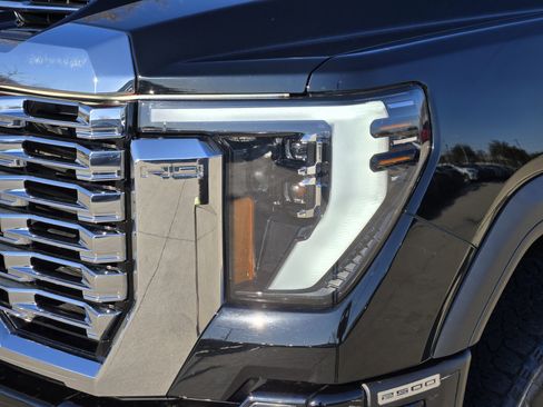 Used 2024 GMC Sierra 2500 Denali w/ Denali Reserve Package image 12