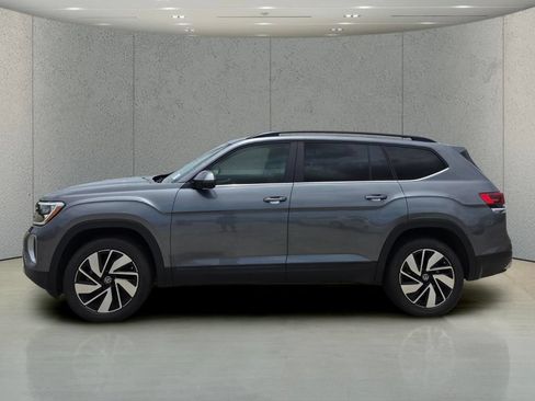 Used 2025 Volkswagen Atlas SE AWD/4WD image 2