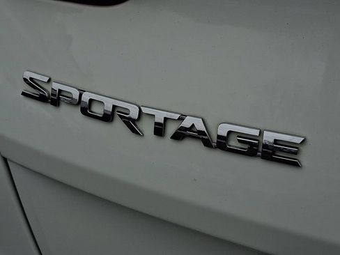 Used 2020 Kia Sportage LX image 30