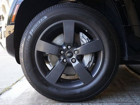 Used 2023 Land Rover Defender 130 X-Dynamic SE image 33