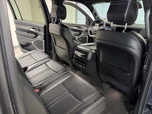 Used 2022 Jeep Wagoneer Series II AWD/4WD image 11