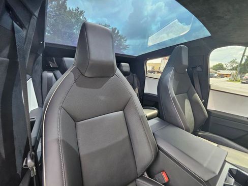 Used 2024 Tesla Cybertruck AWD Crew Cab image 67