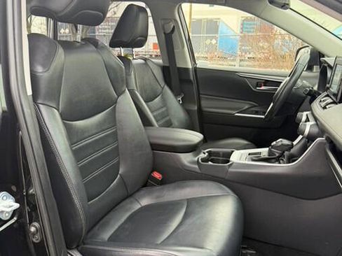 Used 2019 Toyota RAV4 XLE Premium image 25