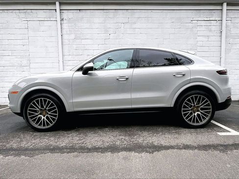 Certified 2023 Porsche Cayenne Platinum Edition AWD/4WD image 2