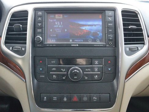 Used 2012 Jeep Grand Cherokee Limited w/ Luxury Group II AWD/4WD image 22