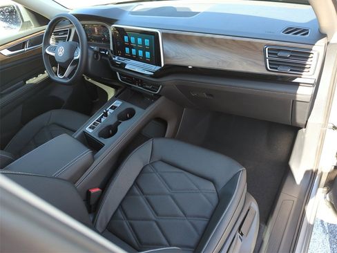 New 2026 Volkswagen Atlas SE image 17