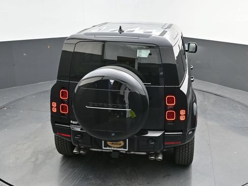 Used 2025 Land Rover Defender 110 X-Dynamic SE AWD/4WD image 33