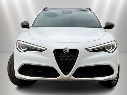 Used 2023 Alfa Romeo Stelvio Veloce AWD/4WD image 2